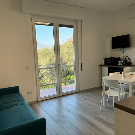 Dama - Parcheggio Privato - Vista * Льерна